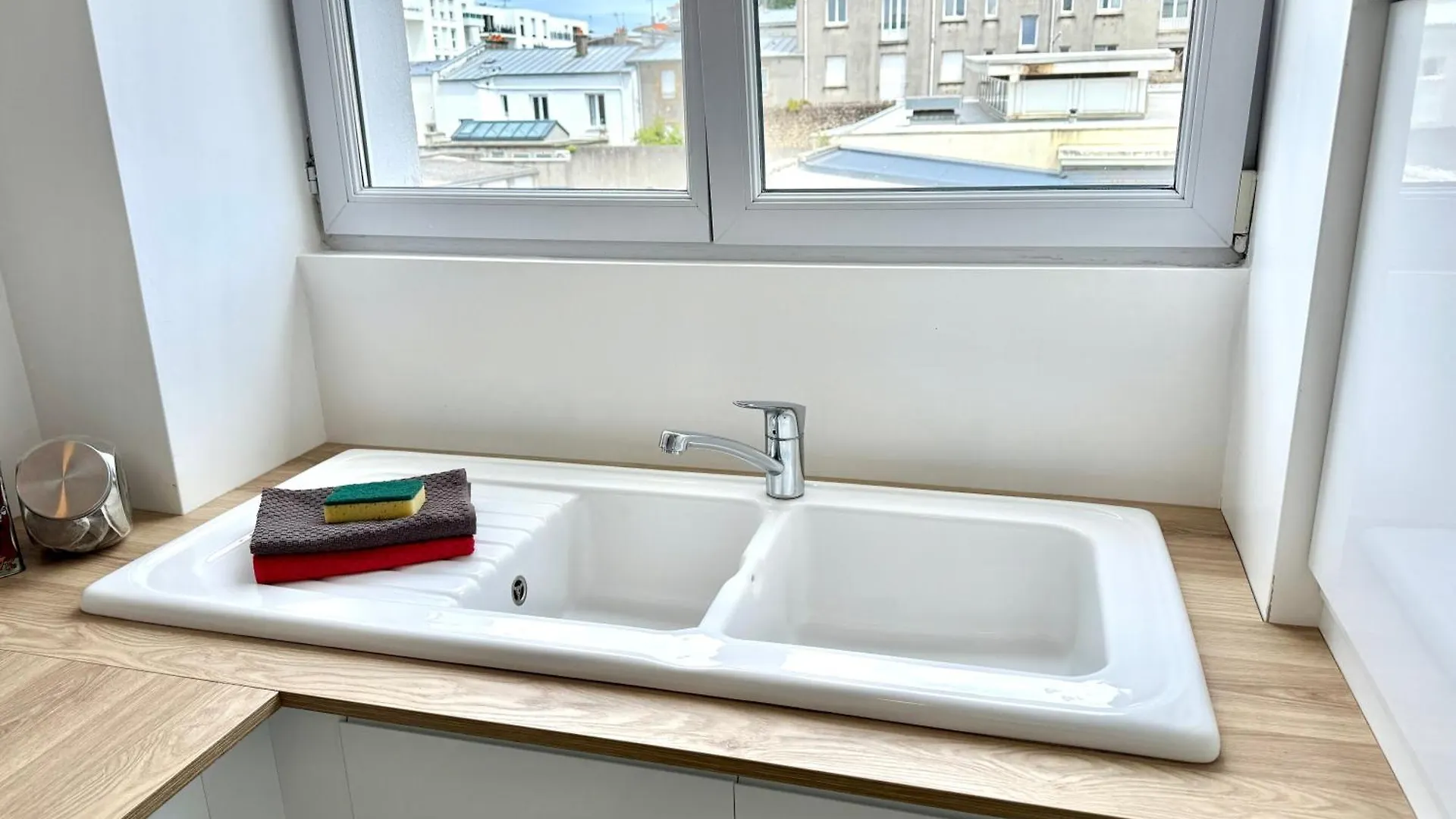La Traversee Brestoise - Appartement Tout Confort Avec Parking Privatif Au Centre-Ville 0*, Брест Франция